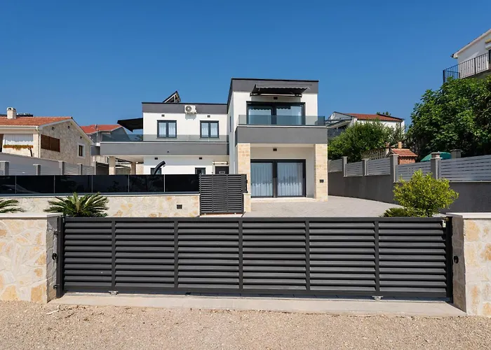 Дом отдыха Lovely In Pridraga