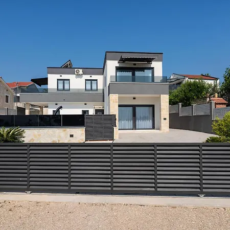 펜션 Lovely In Pridraga