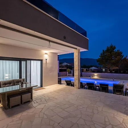 In Tatil Evi *