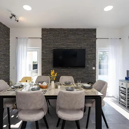 בית נופש Lovely In Pridraga