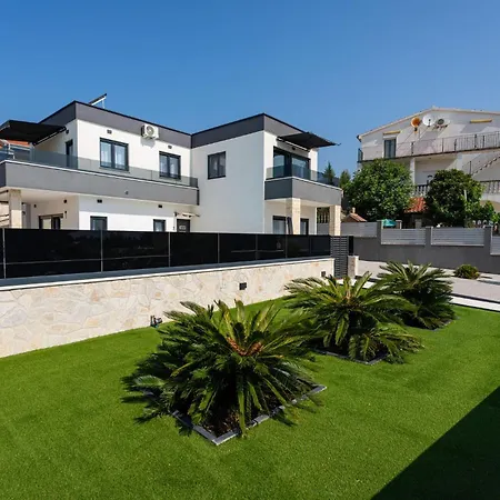 Lovely In * Pridraga