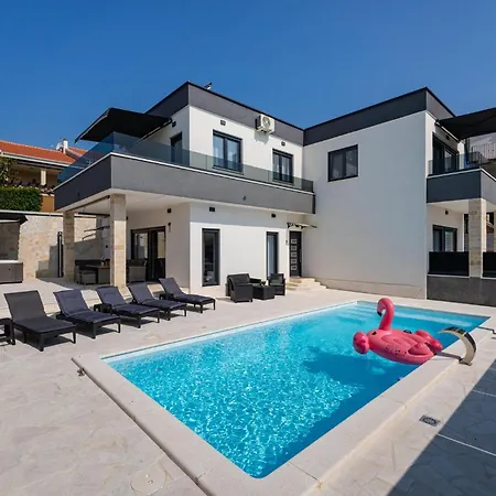 펜션 Lovely In Pridraga