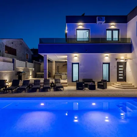In Tatil Evi *